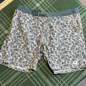 Katin Gray and White Patterned Board Shorts size 36